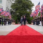 „Американците не са имали по-близки приятели“: Тръмп посрещна крал Чарлз III в Белия дом (снимки)