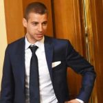 Сричащ кметски син измести премиер