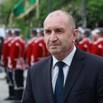 ”Чичо Румен” прибра шампанското в шкафа и стартира операция “Чисти чекмеджета” срещу Пеевски и Борисов!