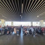 Аварирал камион на пистата блокира за три часа летището в София (снимки)