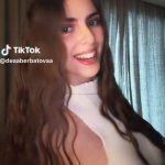 Едва на 16: Щерката на Берба напомпа бюста? Татко й бесен (СНИМКИ)