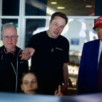 Извънредно! Илон Мъск стана първият богаташ с един трилион!