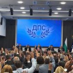 На изпроводяк Пеевски метна няколко ветерани от ДПС под автобуса