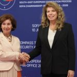 Пародия: Президентът на Северна Македония Гордана Силяновска не разбира български?!?
