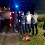 Полицията откри 33-ма бедстващи мигранти в микробус (видео)