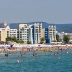 Потресаваща история: Мъж възбуди с орална любов приятел, за да изнасили в Слънчев бряг момиче, надрусано от тях