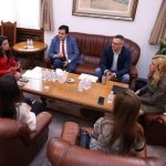 СЪСИПАХА шефката на парламента Доцова заради ГАФ с разголена рокля (СНИМКИ)