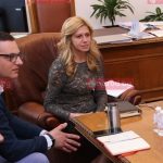 Шефката на парламента Михаела Доцова се пусна с гола рокля (СНИМКИ)