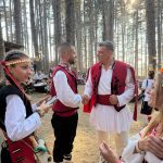 BlIFE: Бат Жоро Кандев смени милиционерската униформа с народна носия в опит да вдигне рейтинга