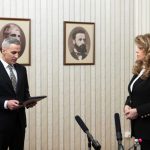 Гнусната компроматна война на Гюров, Кандев и ППДБ с Илияна Йотова е “Храни куче да те лае”!