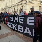 Пълен абсурд: Соевите екстремисти забраниха българското хоро пред Народния с плакат “Тук не е Москва”!