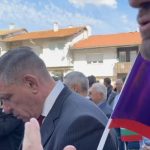Скандално: Пиари на Гюров и Кандев заглушават с музика от айфоните си неудобни въпроси на журналисти