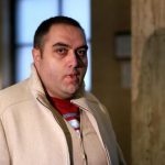 Уволненият за камери в тоалетните Александър Евтимов е назначен за зам.-директор в друго училище