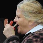 Шоу! Кандидат-президентка не може да открие вицето си: Не смогвам сама по студия и интервюта